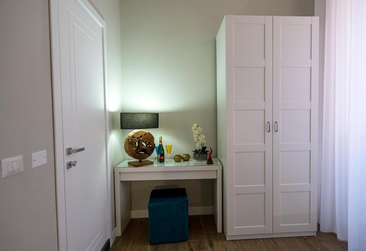 Bed and Breakfast Vivi A Napoli Екстер'єр фото